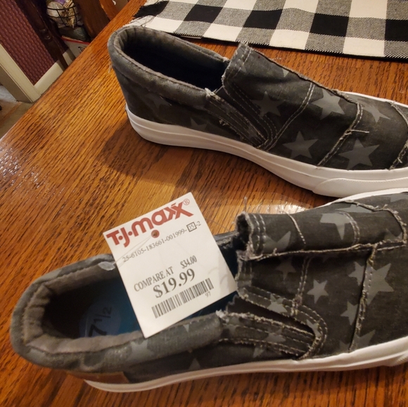 Brand New slip on sneakers - Picture 2 of 5